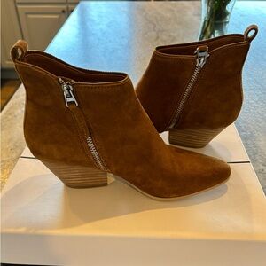 NWT, Dolce Vita Pearse booties in dark saddle suede perfect fall staple!